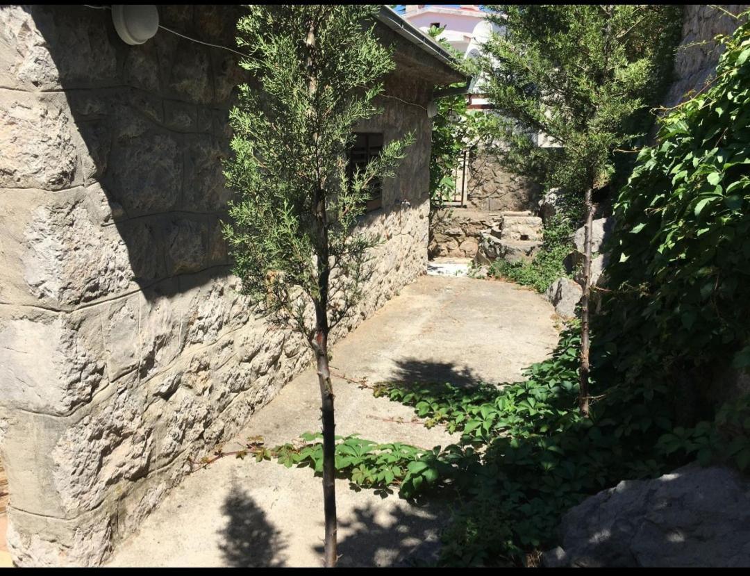 Apartmani Sara Marija Karlobag Esterno foto