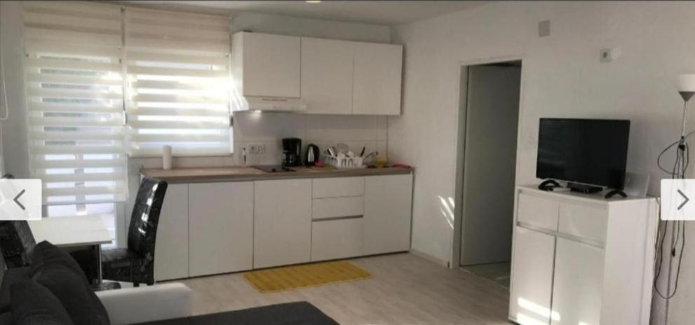 Apartmani Sara Marija Karlobag Esterno foto