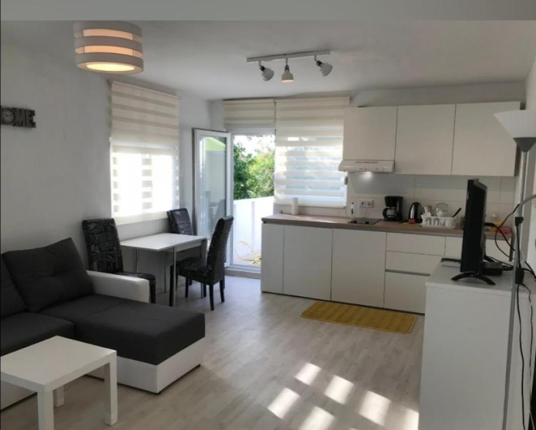 Apartmani Sara Marija Karlobag Esterno foto