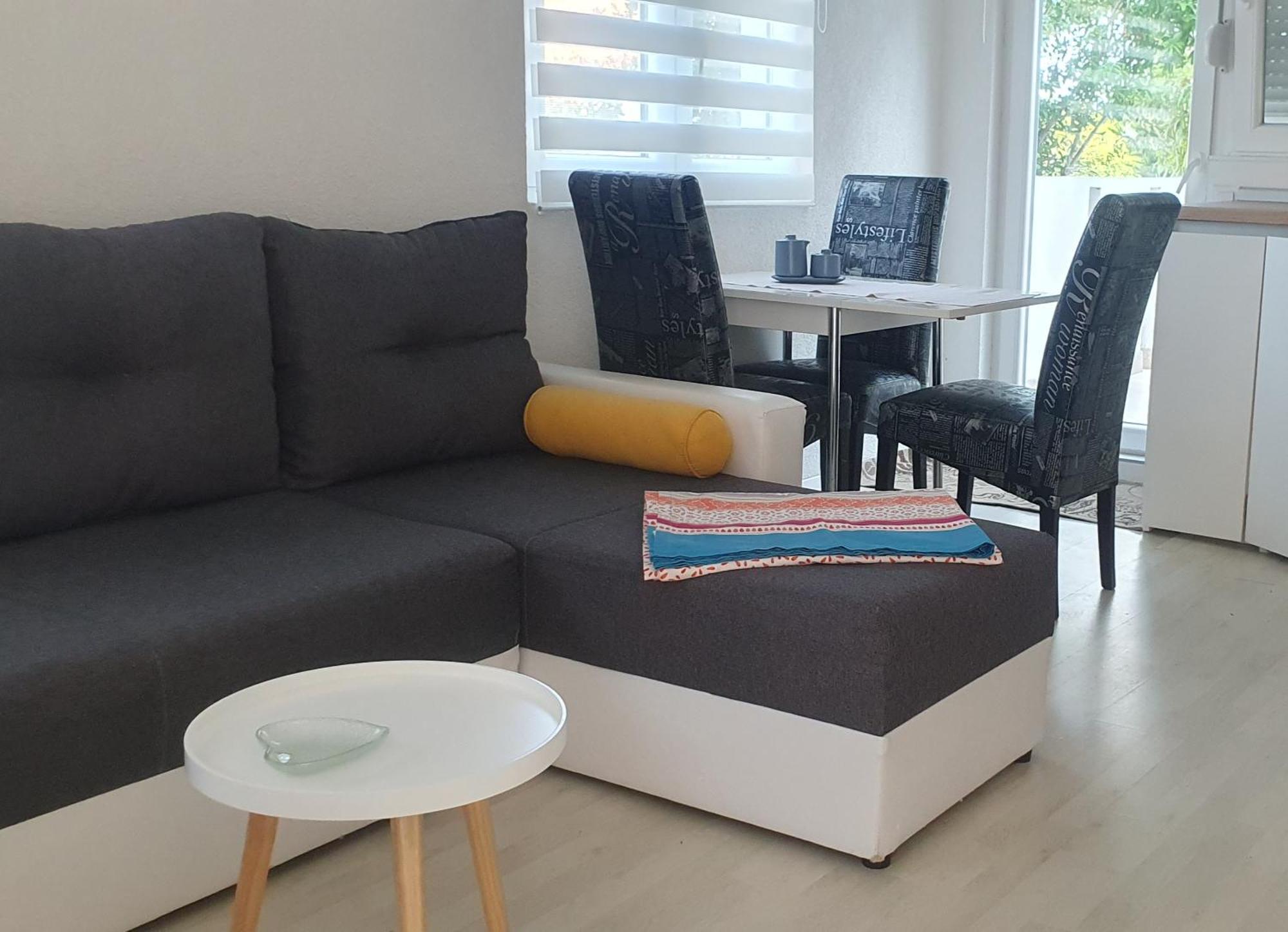 Apartmani Sara Marija Karlobag Camera foto
